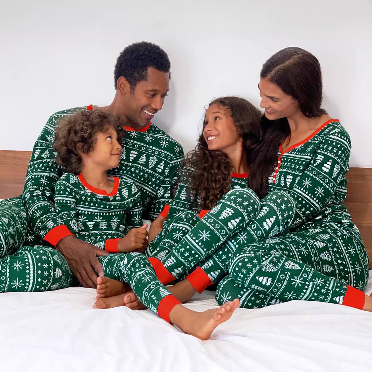 Green Christmas Tree Patterned Family Matching Pajamas Sets(with Pet's dog clothes) - Xmaspajamas