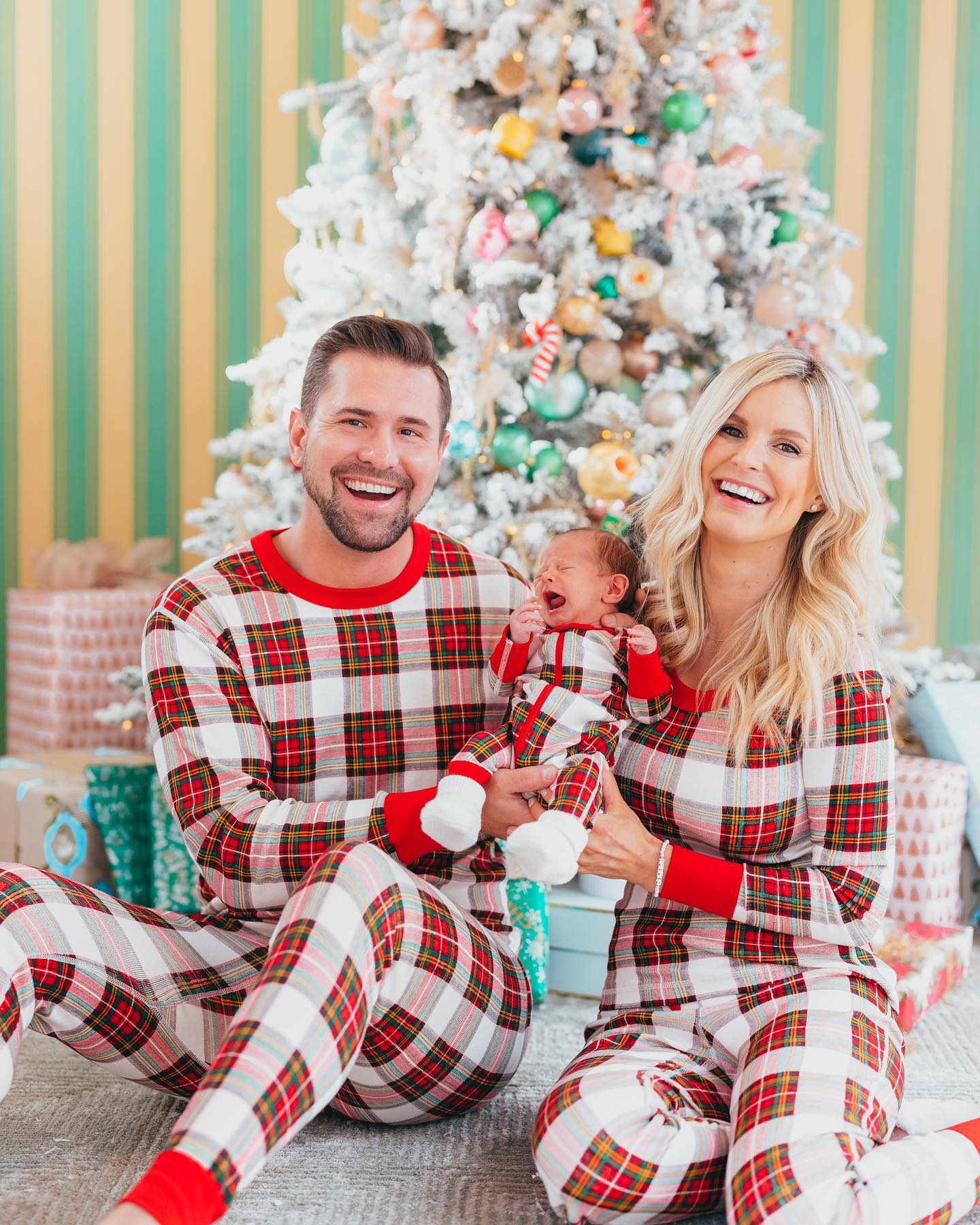 Mixed color plaid  Matching Family Pajamas Set (with Pet Dog Clothes) - Xmaspajamas